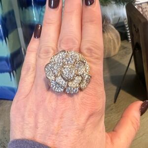 Elegant Gold Floral Ring with Crystals